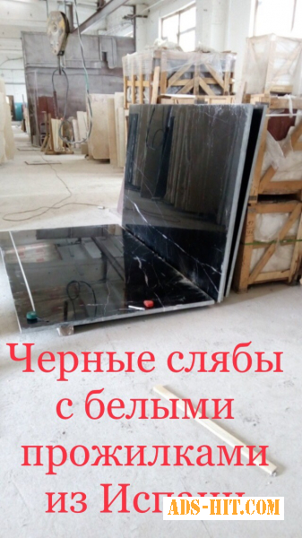 Натуральный камень в облицовке фасада выглядит очень красиво и естественно