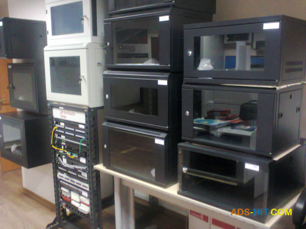 Пасивне мережеве обладнання: кабелі, патч-панелі, шафи, стійки та комплектуючі